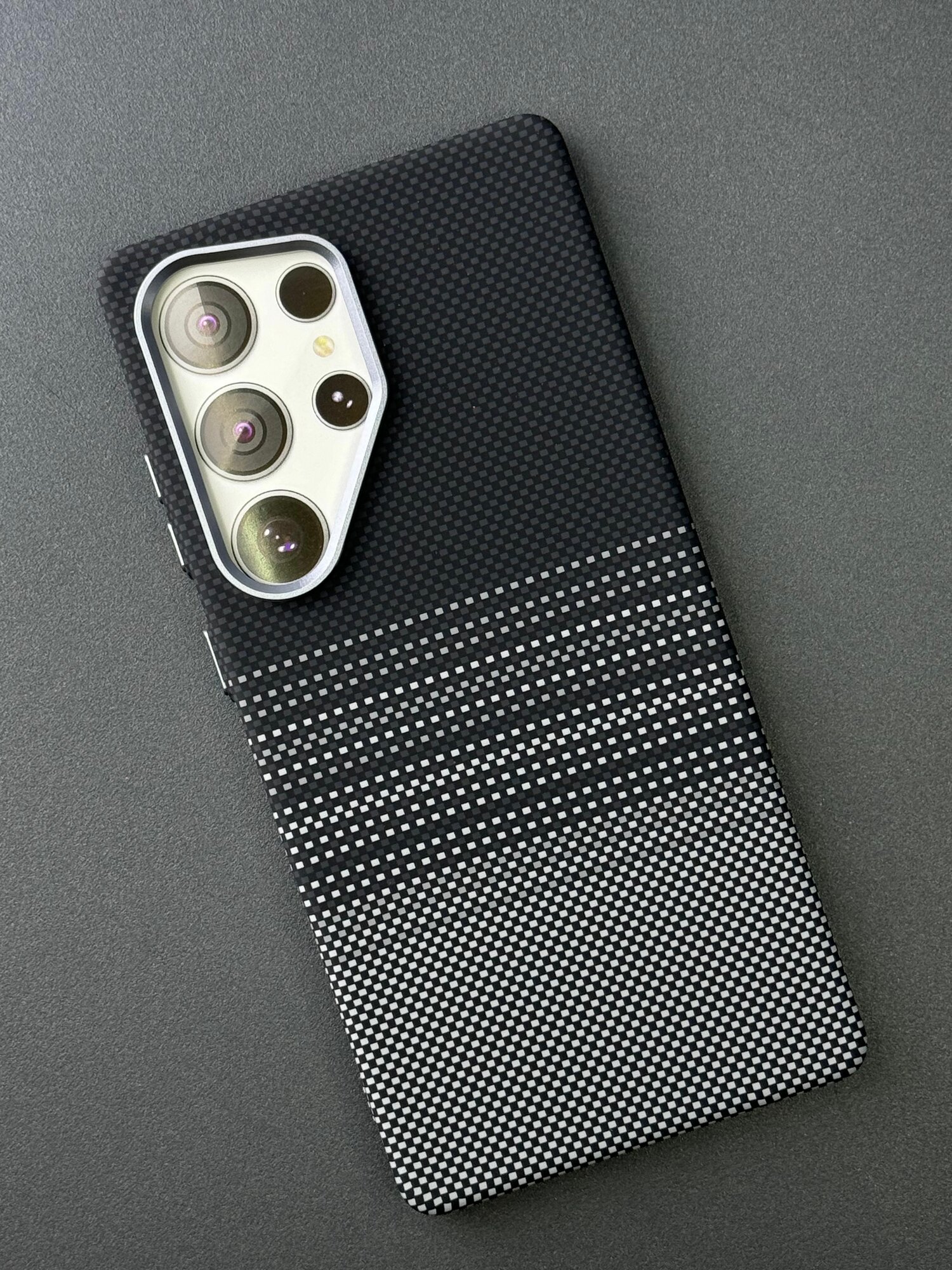 Чехол для Samsung S25 Ultra с MagSafe Luxo из ударопрочного пластика под карбон