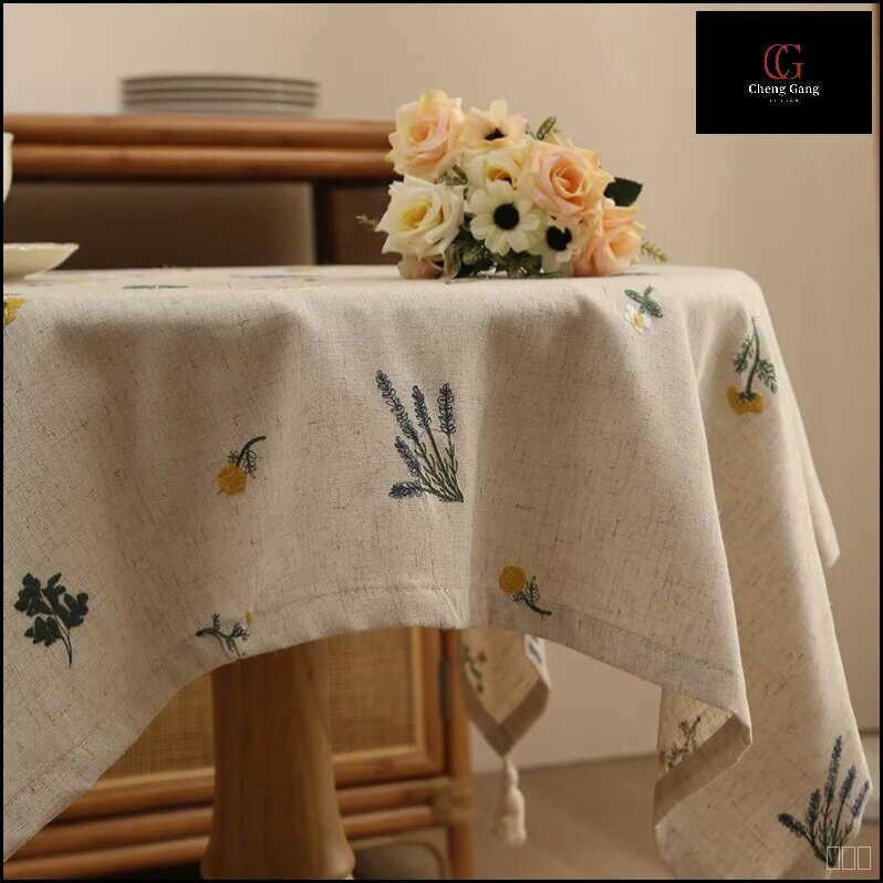 Льняная скатерть с вышивкой 135x135cm, lavender linen B