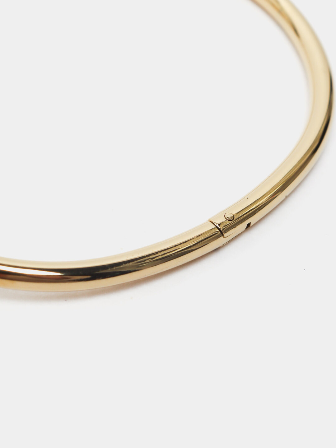 Жесткий браслет