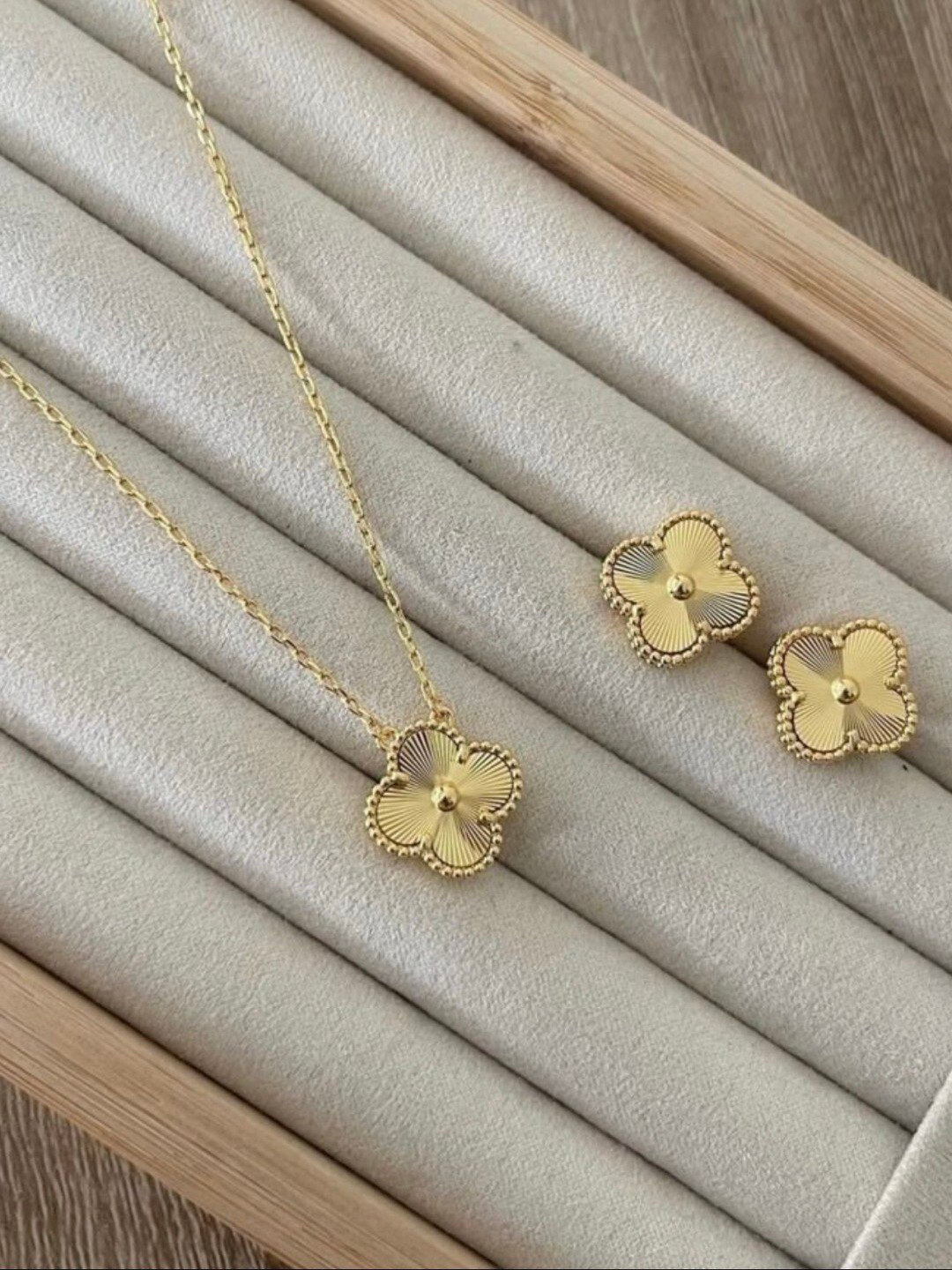 Цепочка женская, длинная, современный и изысканный аксессуар