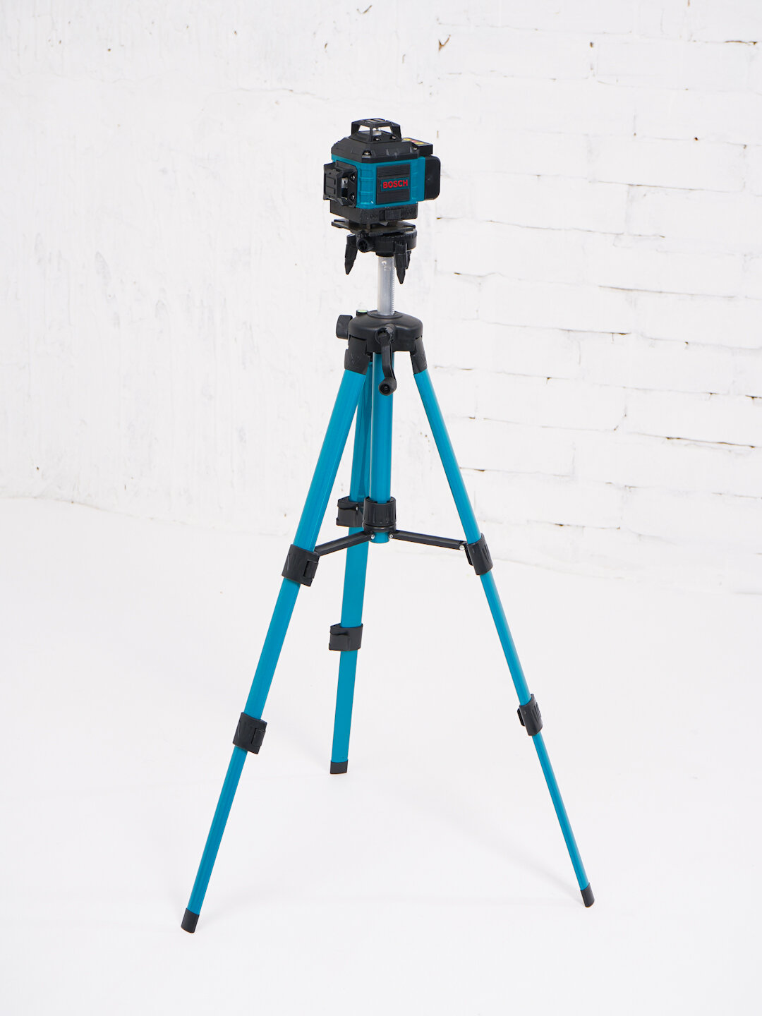 Лазерный уровень Bosch 4D со штативом и Bluetooth-колонкой, 16 линий, зелёный луч — фото 1