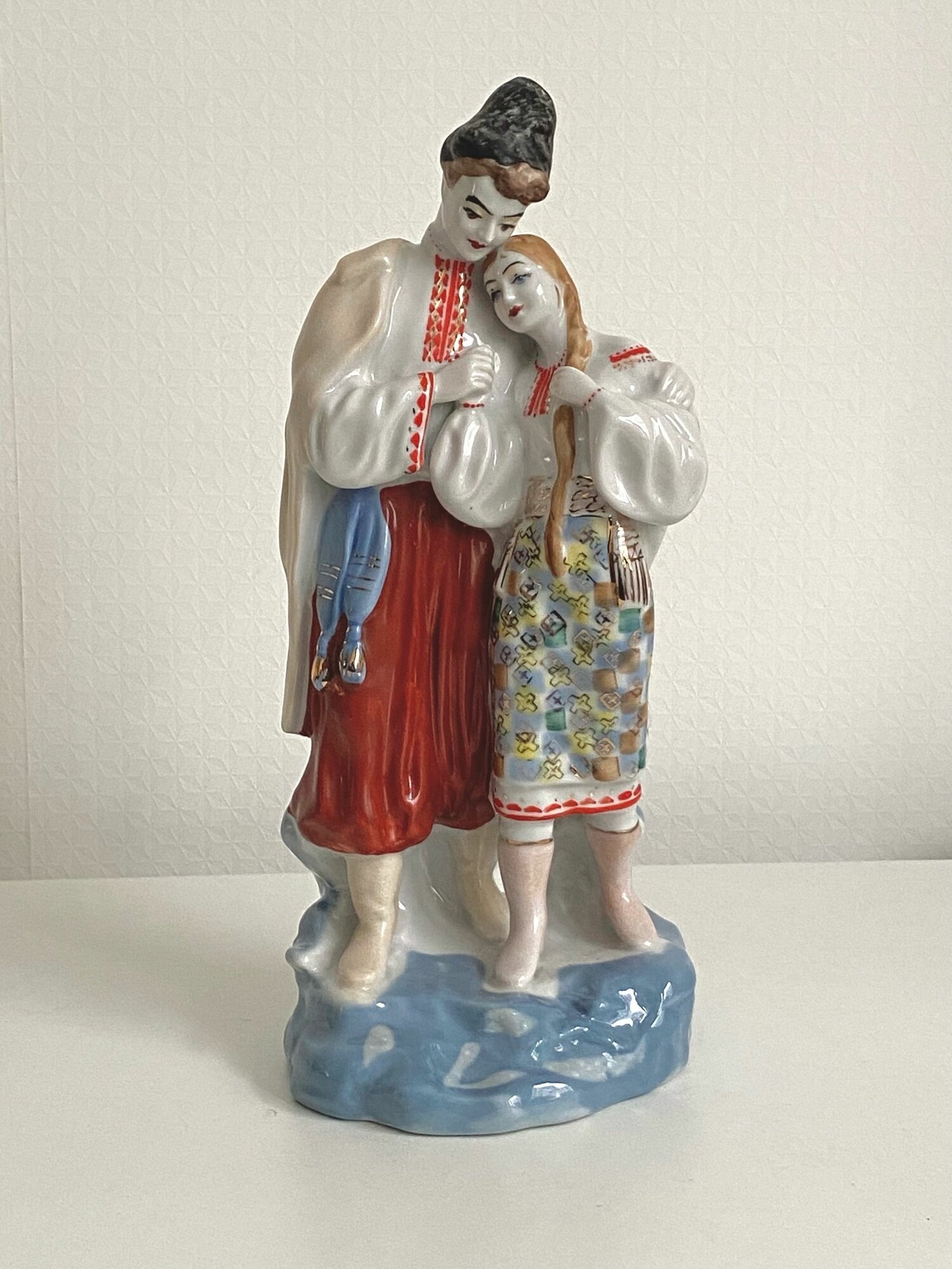 Статуэтка "Майская ночь" СССР. Фарфор. Высота 28.5 см. Полонне. Состояние!