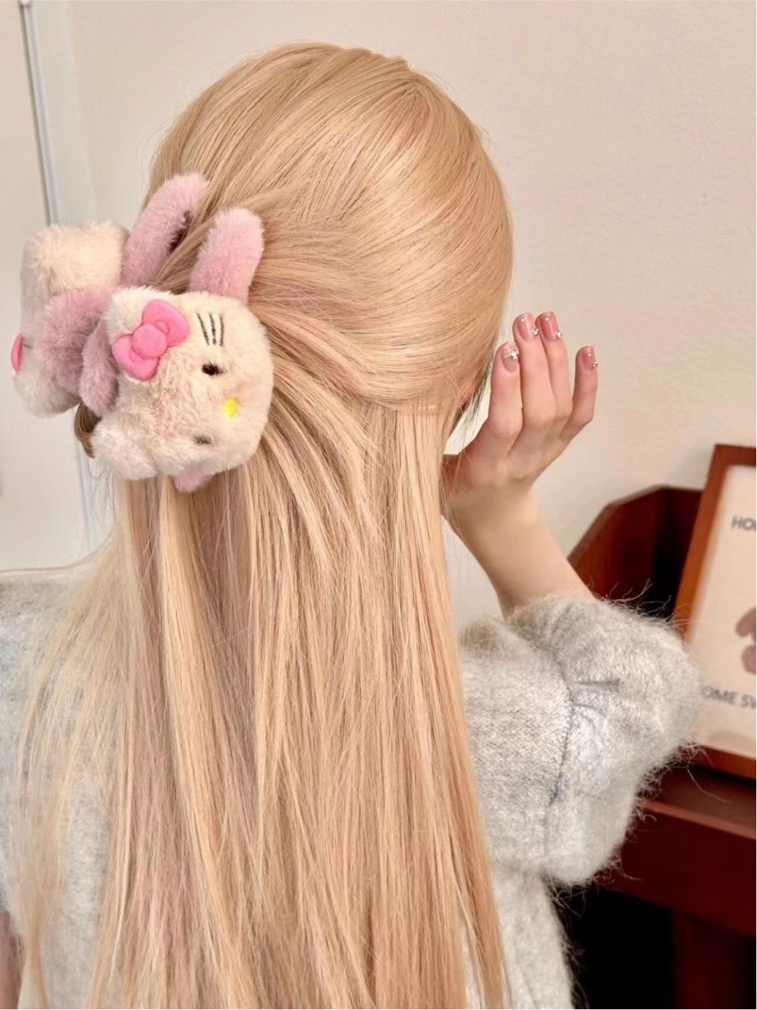 Заколка плюшевая "Hello Kitty" , искусственный мех, бежевая, длина 7см — фото 1