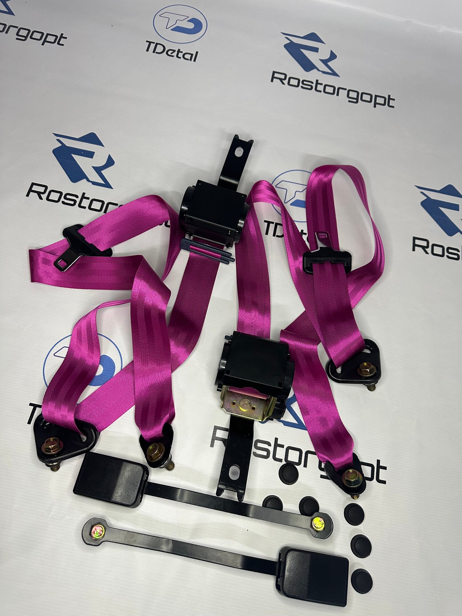 Ремень безопасности фуксия ВАЗ/LADA 2105, 2106, 2107, 2101-03 инерционный