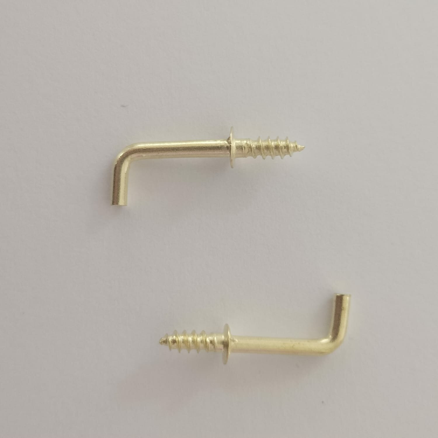 Крючок винтовой Г-образный 20х7 мм для ключниц золотого цвета/ 20 штук - фотография № 3