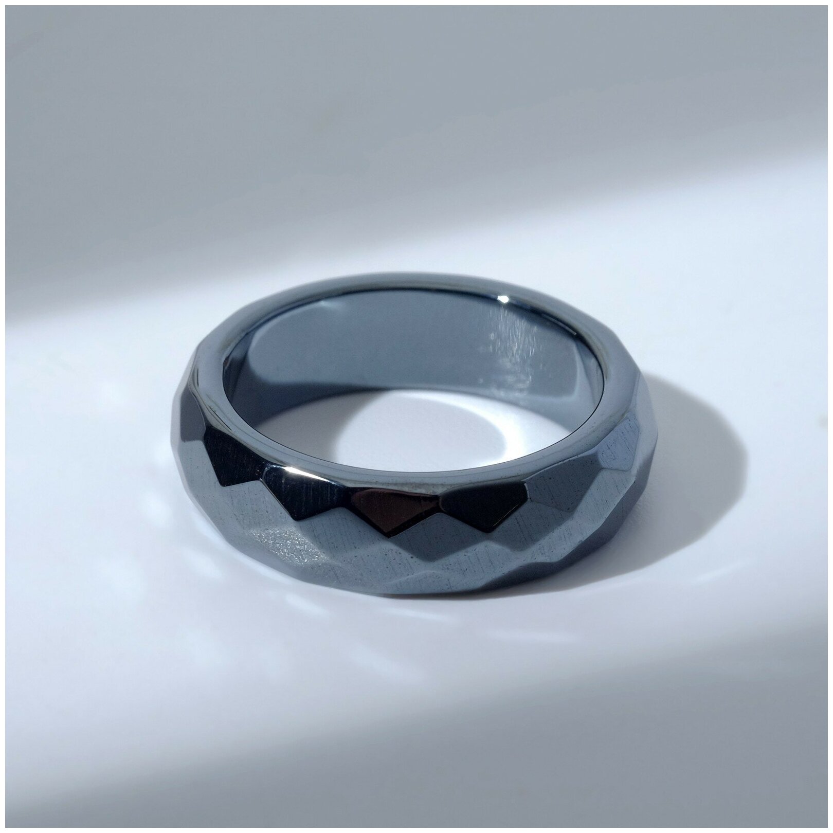 Кольцо "Ночь" под гематит, гранёное, цвет чёрный, размер 16