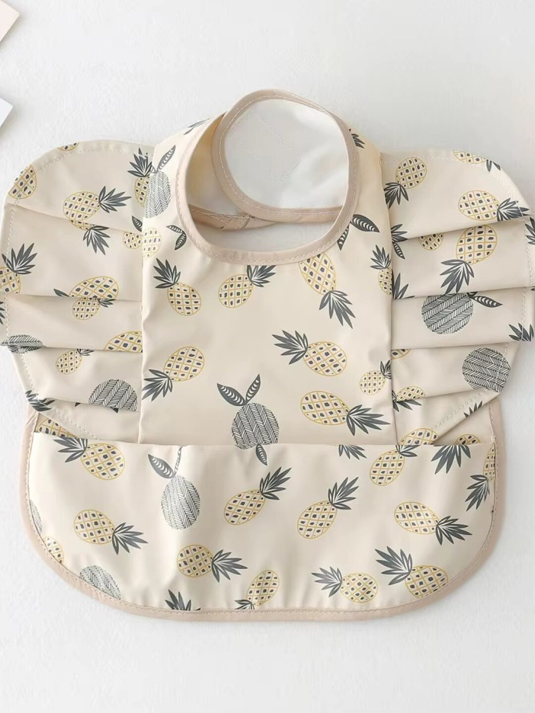 Нагрудник для кормления с карманом водооталкивающий с крылышками, непромокаемый