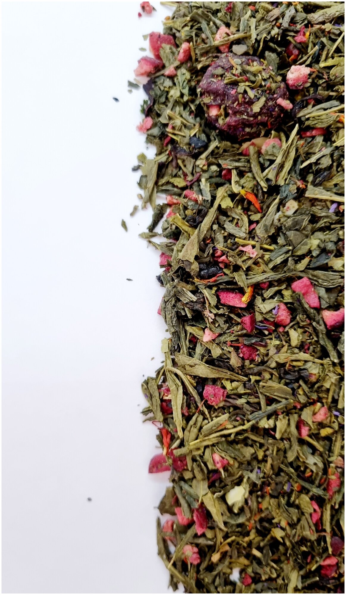 Зеленый чай Винтаж Бенгальские огни с миндалем, клюквой, бузиной и черной смородиной ароматизированный листовой рассыпной 50 грамм - фотография № 2