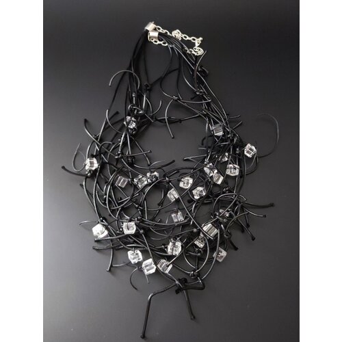 Черное колье многослойное на шею с полимером куб