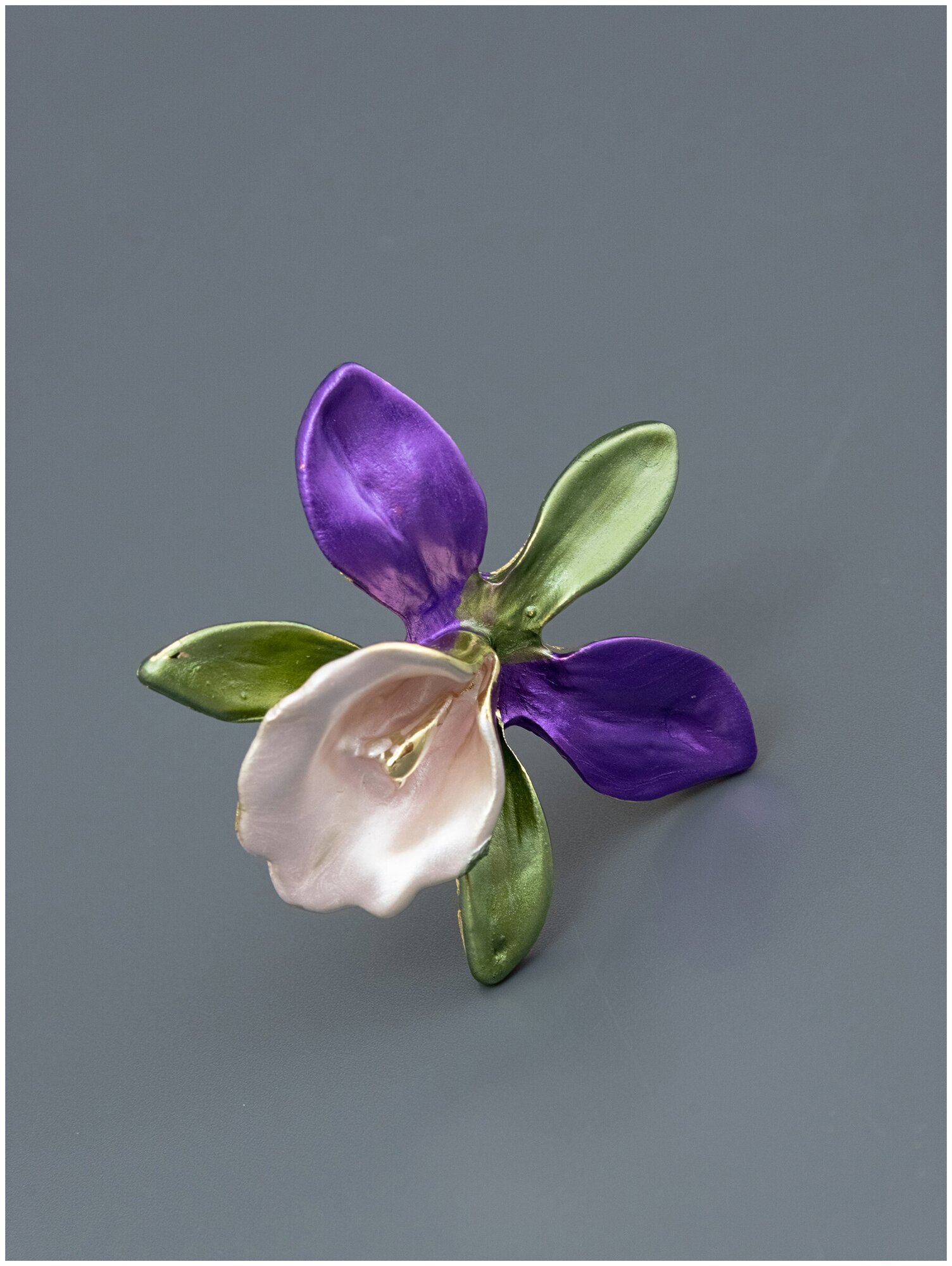 Брошь ЖемАрт, фиолетовый/зеленый — фото 1