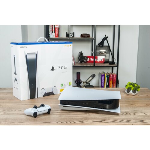 Игровая приставка Sony PlayStation 5 c дисководом Blue-Ray Slim PS 5 1 ТБ SSD с джойстиком на русском языке японская версия белый 7755000₽