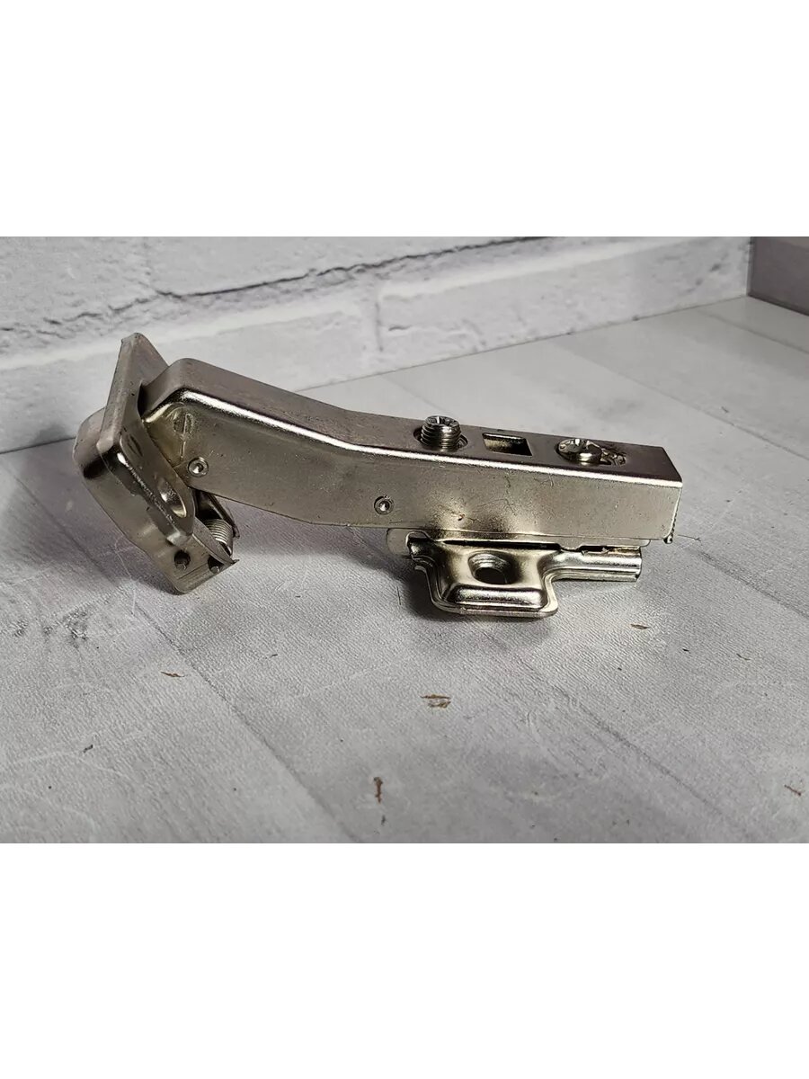 Петля угловая 45 градусов с доводчиком серебристого цвета (2 шт)