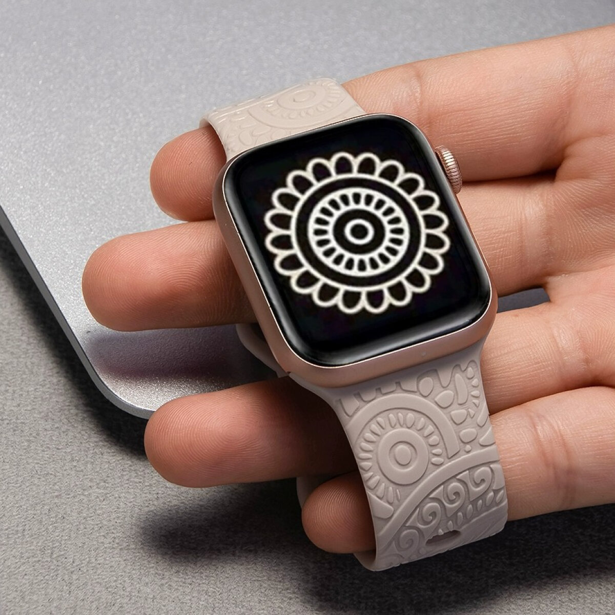 Ремешок для Apple Watch 42/44/45/49 мм, силикон, светло-бежевый — фото 1