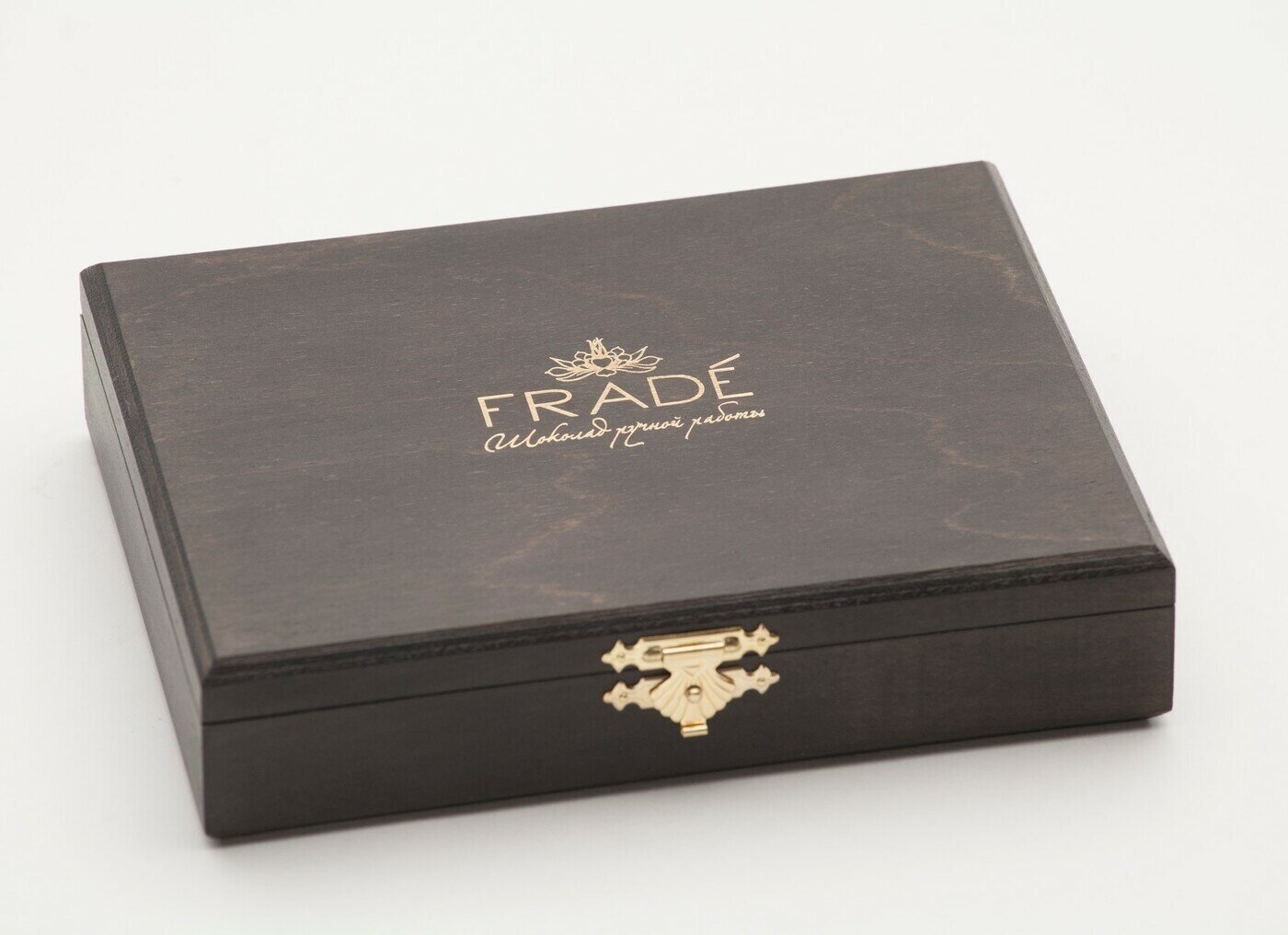 Коробка шоколадных конфет ручной работы Фраде - шкатулка деревянная тёмная (венге) (на 12конфет) - фотография № 6