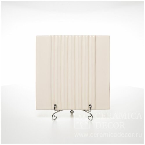 Изразец с рельефными прямыми полосами Ар Деко