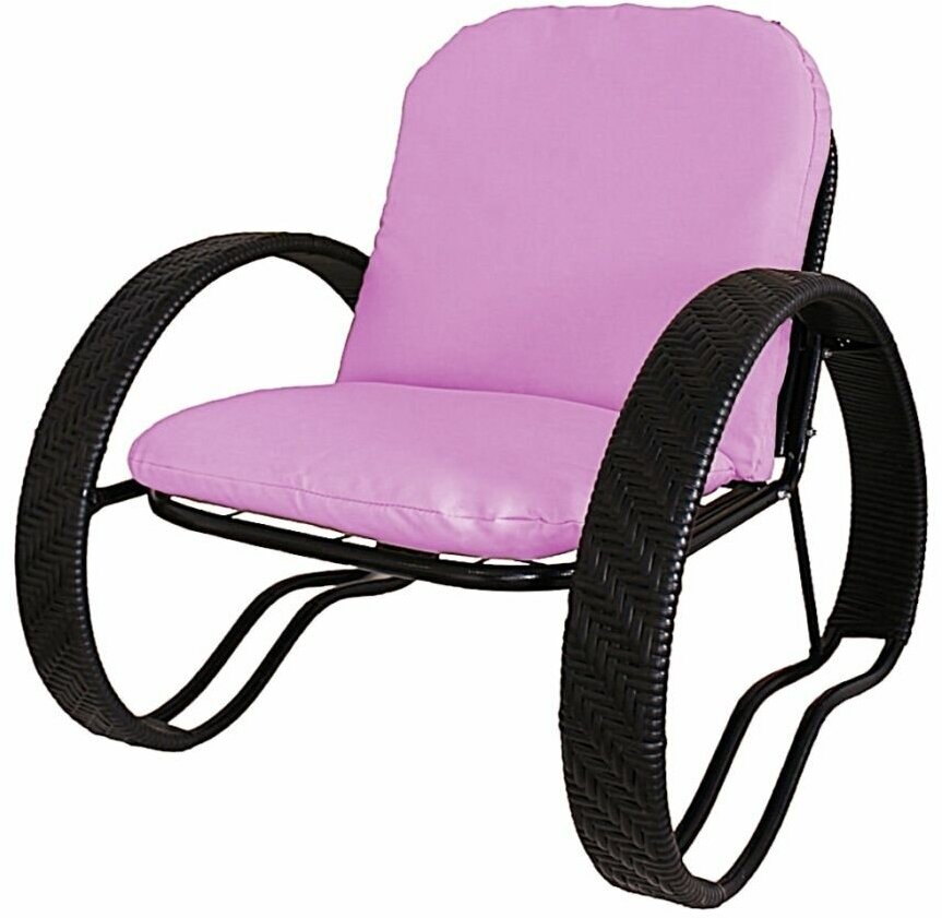 Кресло с подлокотниками и ротангом