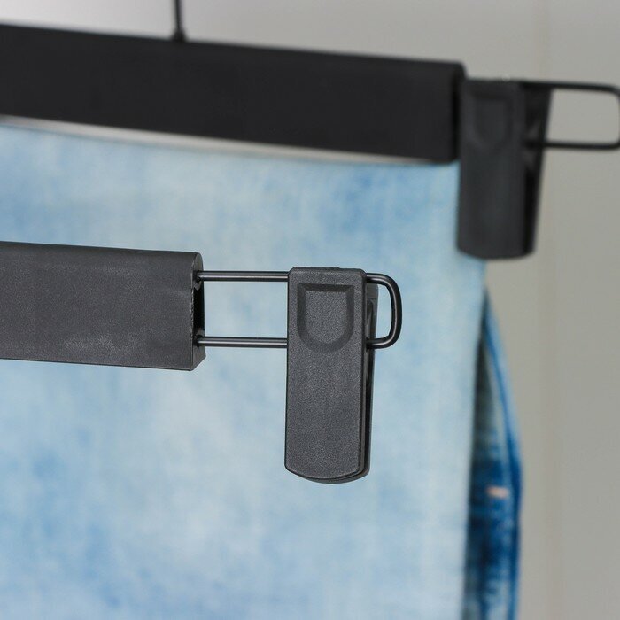 Вешалка для брюк и юбок с зажимами, 29×13 см, цвет чёрный - фотография № 3
