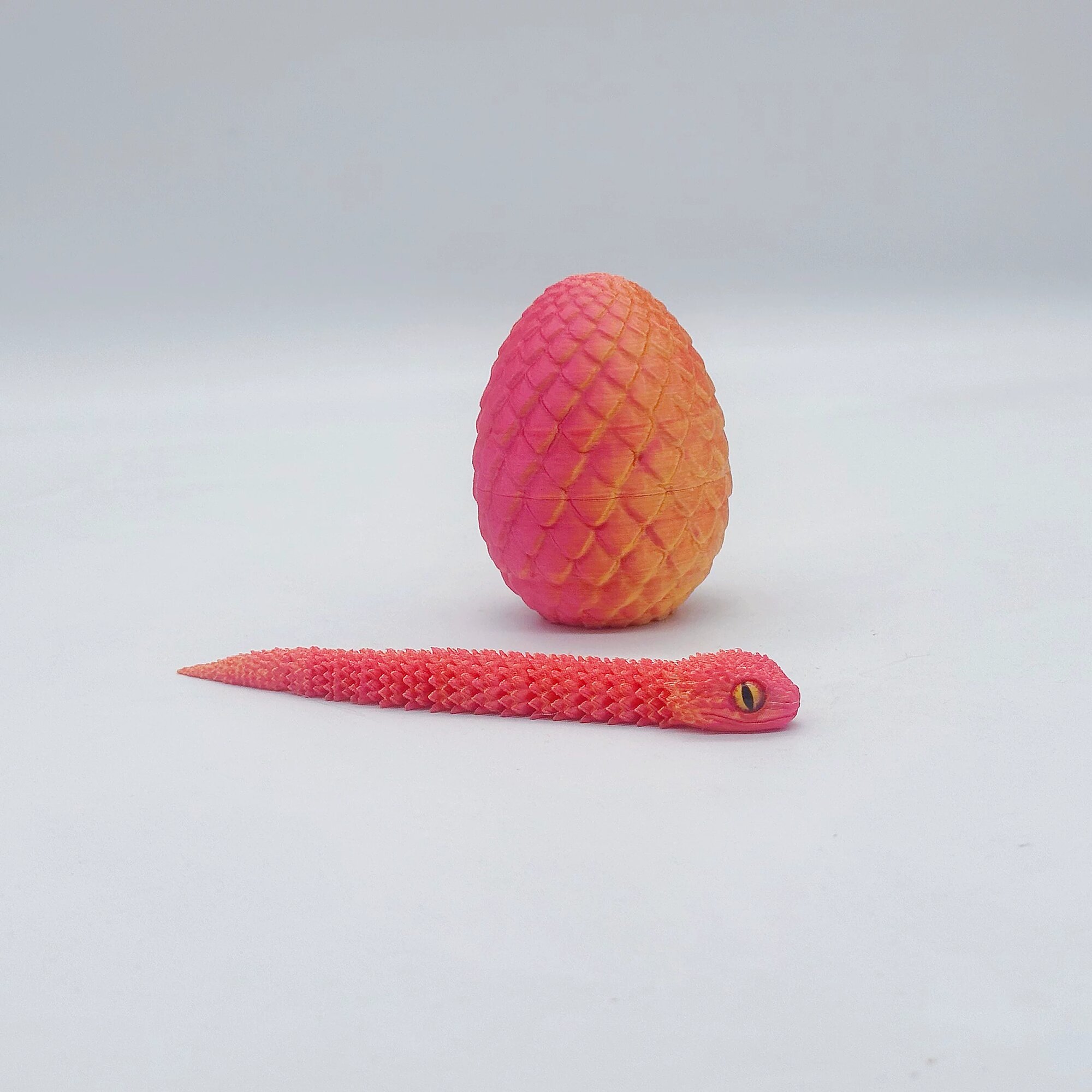 Коллекционная ручная работа Красно-золотой 7,5 см яйцо и 13 см гадюка 3D модель для настольного декора