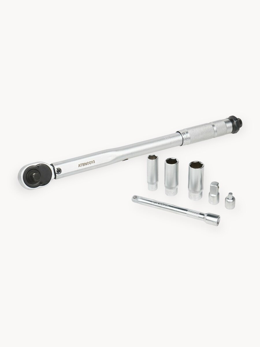 Динамометрический ключ 3/8" 19-110 Нм длина ключа 370 мм в кейсе с удлинителем адаптерами и торцевыми головками