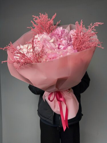 Изображение товара Розовый туман: 5 гортензий и солидаго – FRESH FLORA купить свежие цветы с доставкой