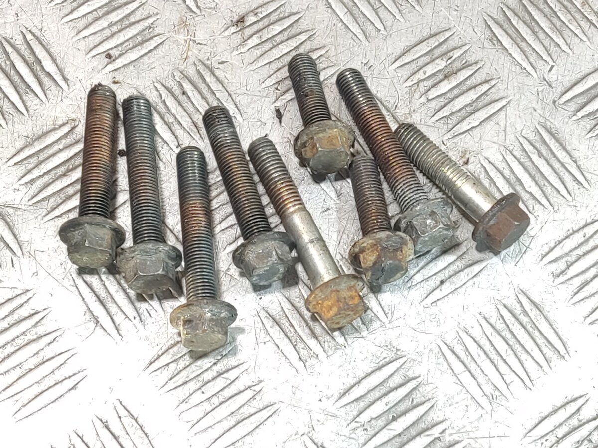 Болт Гайка КПП MITSUBISHI Space Star 1998-2004 M980116