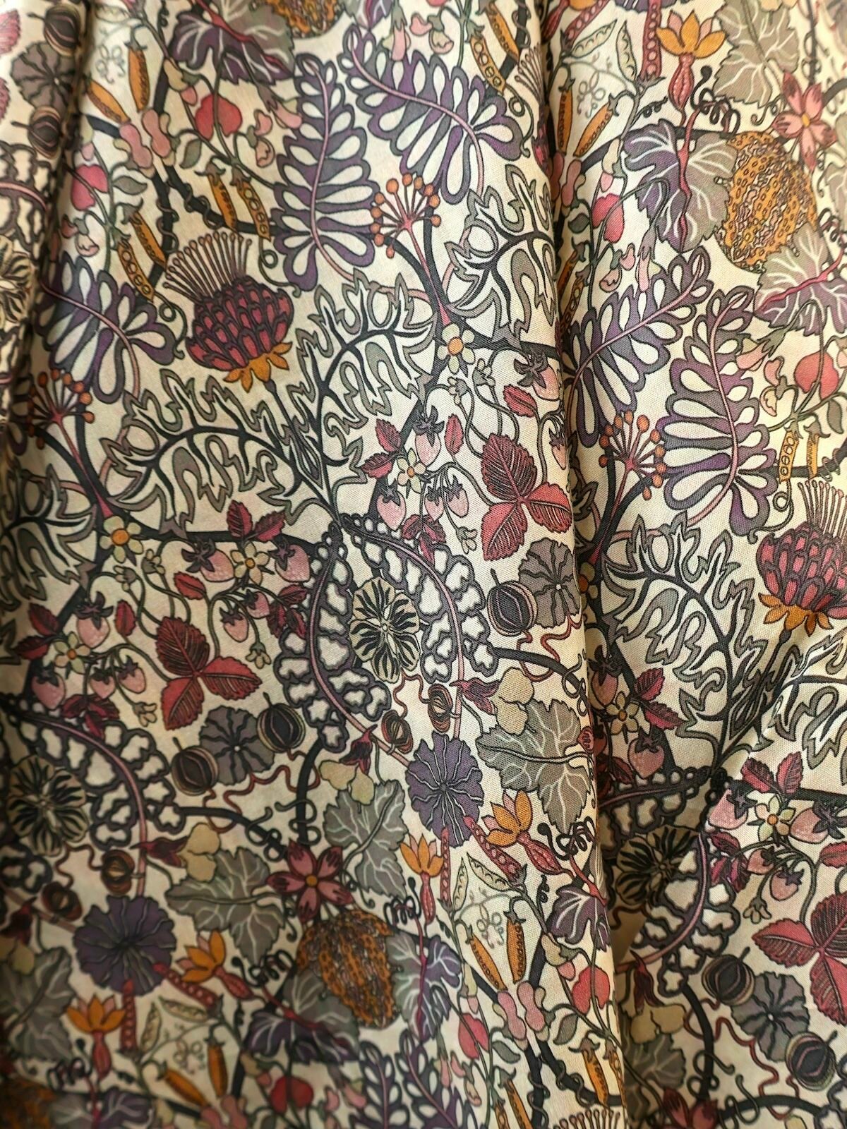 Ткань Liberty London Morris Legacy, 100% хлопок, с классическим декоративным цветочным узором Морриса, 145x100 см