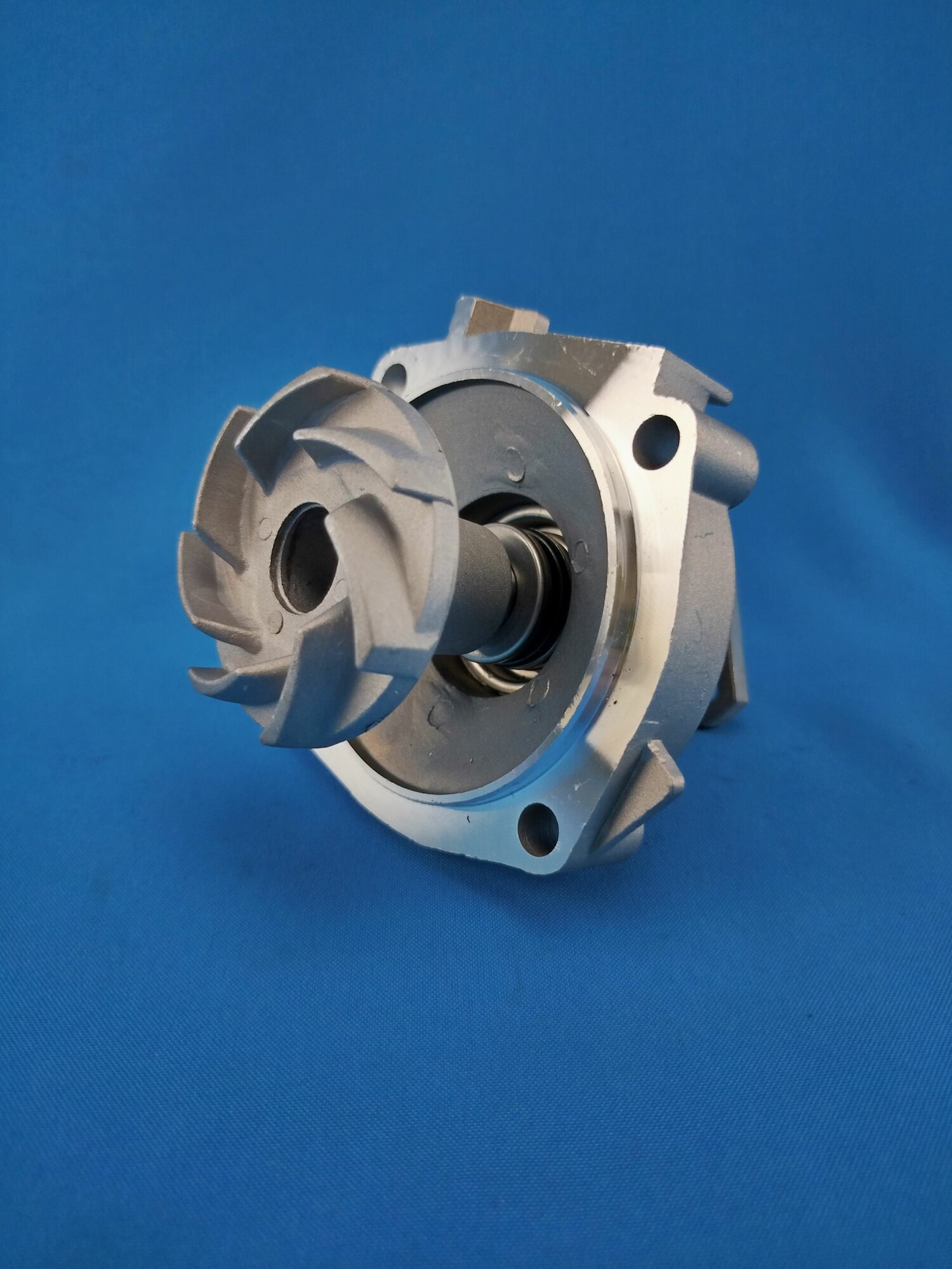 Помпа "HERZOG" для автомобилей ВАЗ 2101-07, Нива