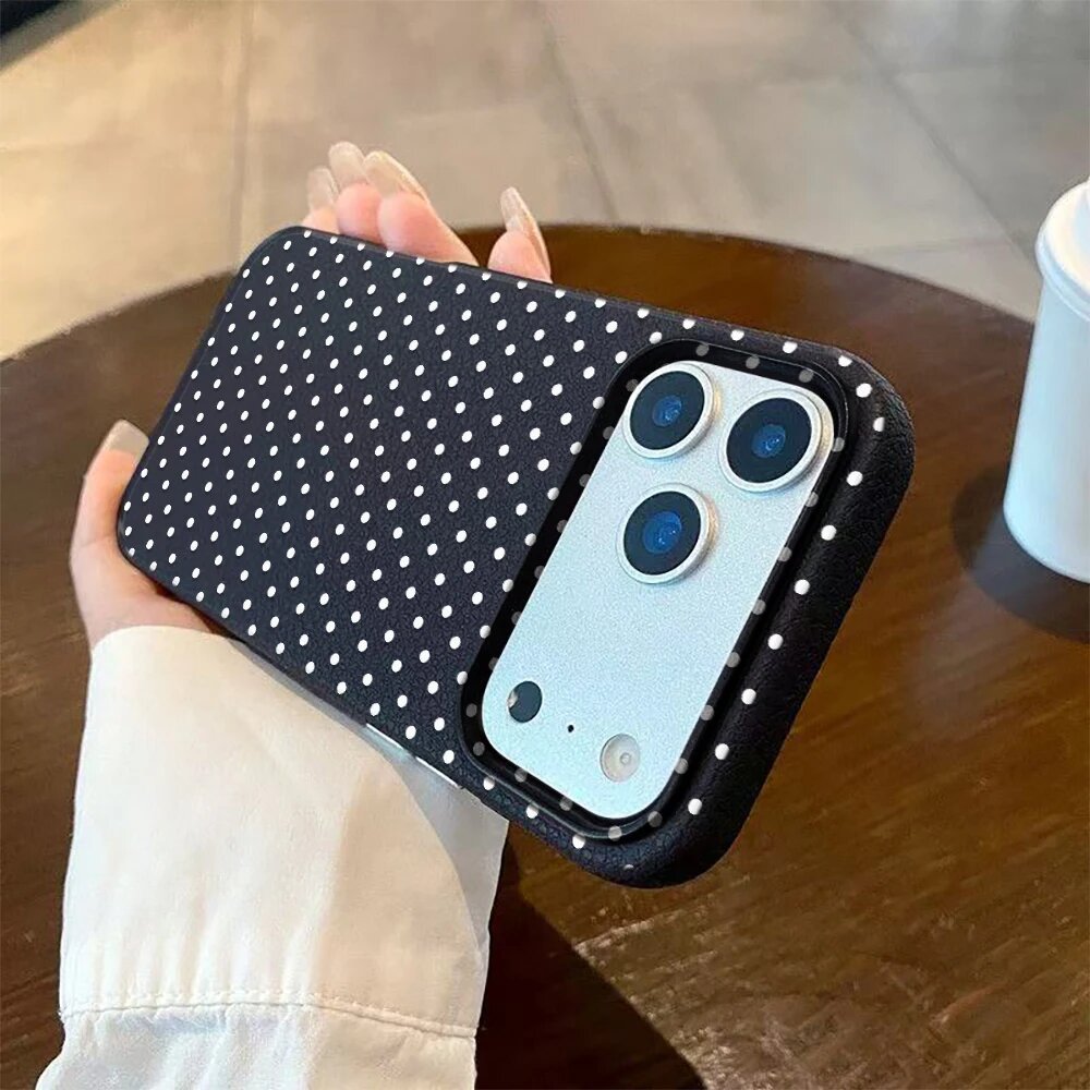 Черный чехол в горошек для iPhone 12, силикон