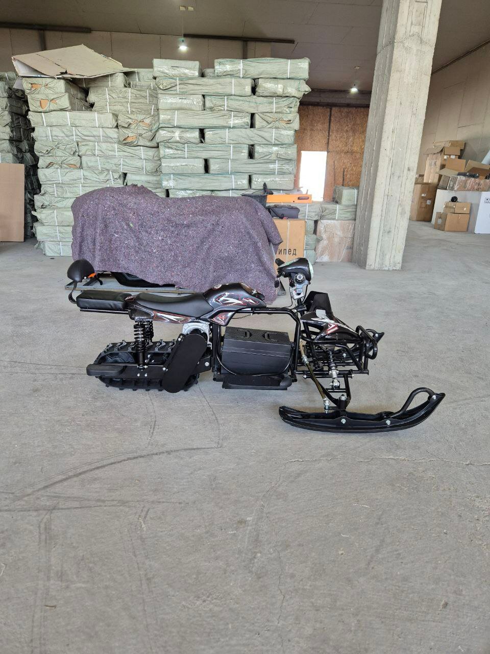 Снегоход электрический 1000ват 20ампер черный