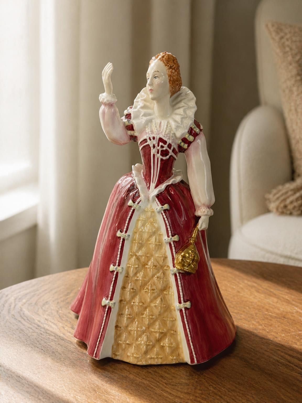 Статуэтка Королева Елизавета Royal Doulton