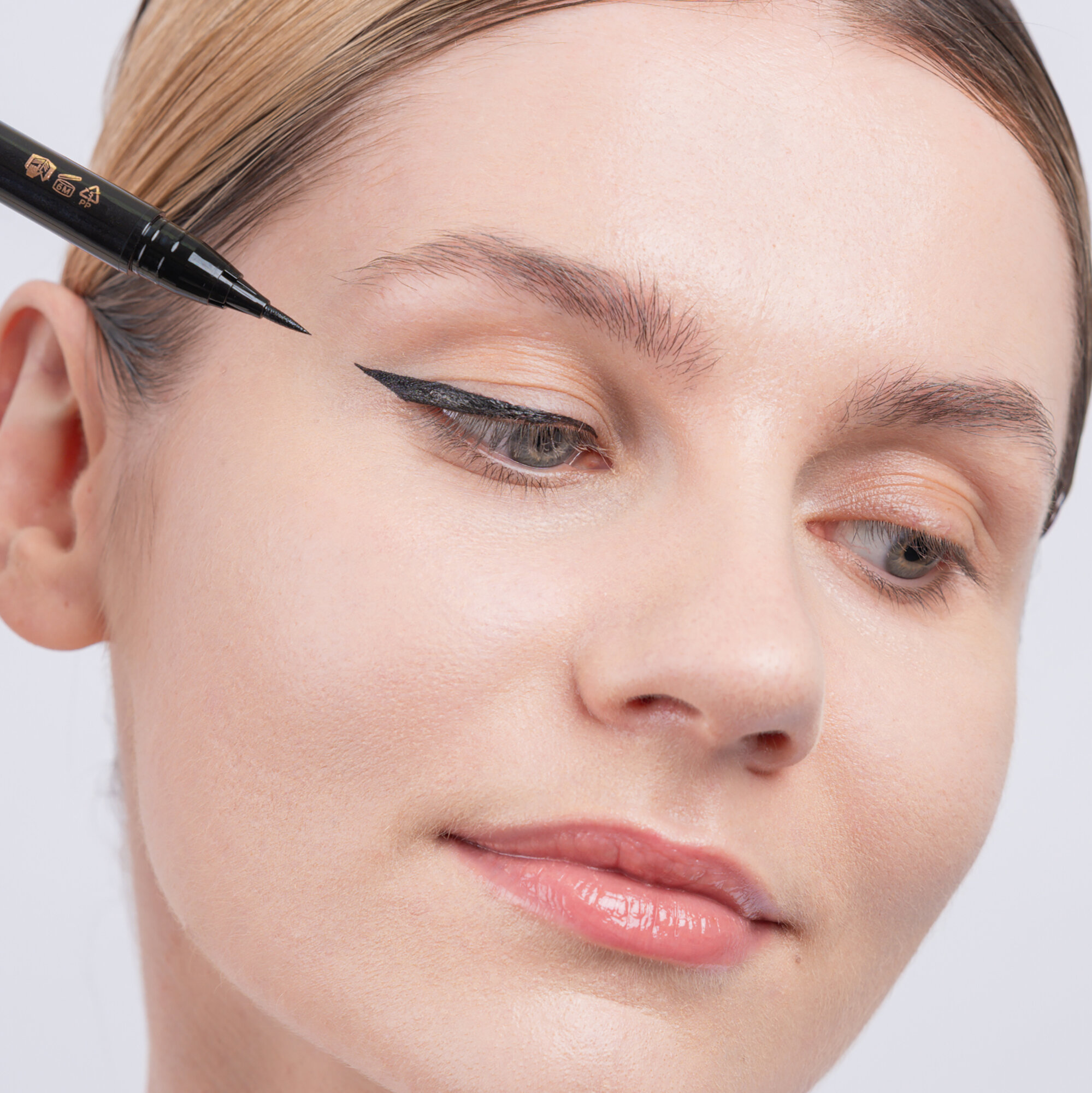 Подводка-фломастер для глаз DIVAGE Microliner, тон 01, черный, 4 мл — фото 1