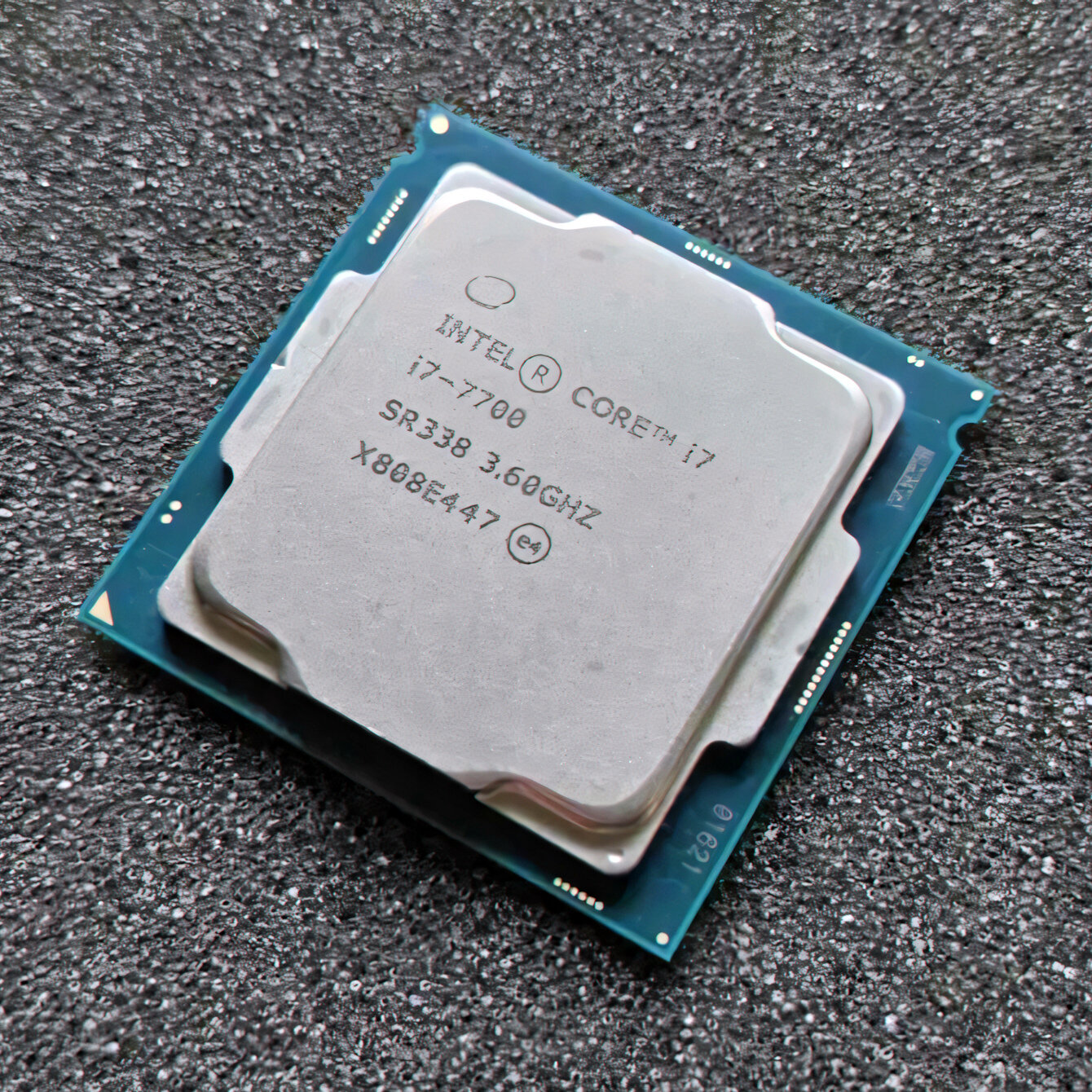 Процессор Intel Core i7-7700 (LGA1151, 4/8 до 4.2 ГГц, DDR4/DDR3L