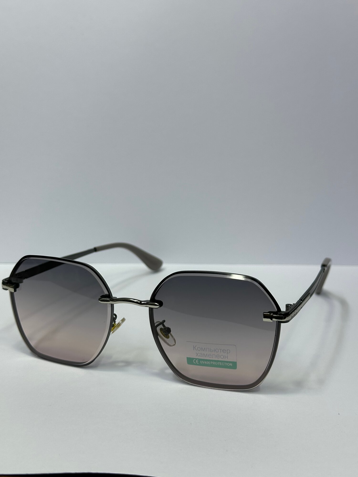 HAMILYON — Данные очки оснащены фотохромными линзами которые автоматически меняют цвет