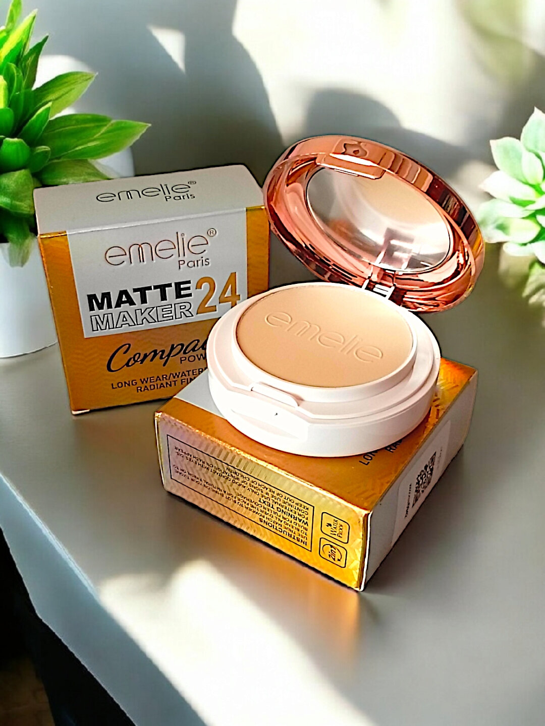 Профессиональный крем для лица для всех типов кожи Emelie B.B SPF15 — фото 1