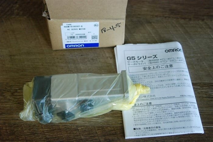 Модуль Omron R88M-K10030T-B Ac Servo Motor