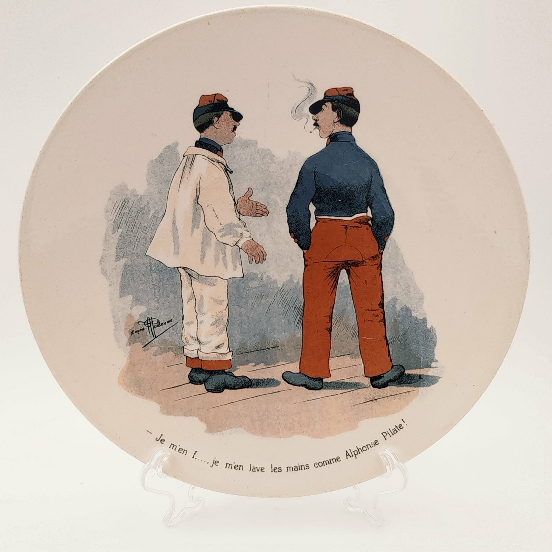 Тарелка декоративная с изображением двух солдат "Je m'en f. je m'en lave les mains comme Alphonse Pilate!" ("Мне плевать. Я умываю руки