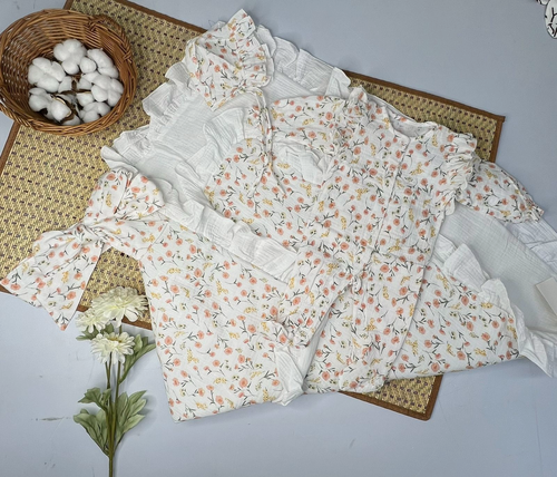 Изображение товара Конверт для новорожденного на выписку в роддом из муслина листочки