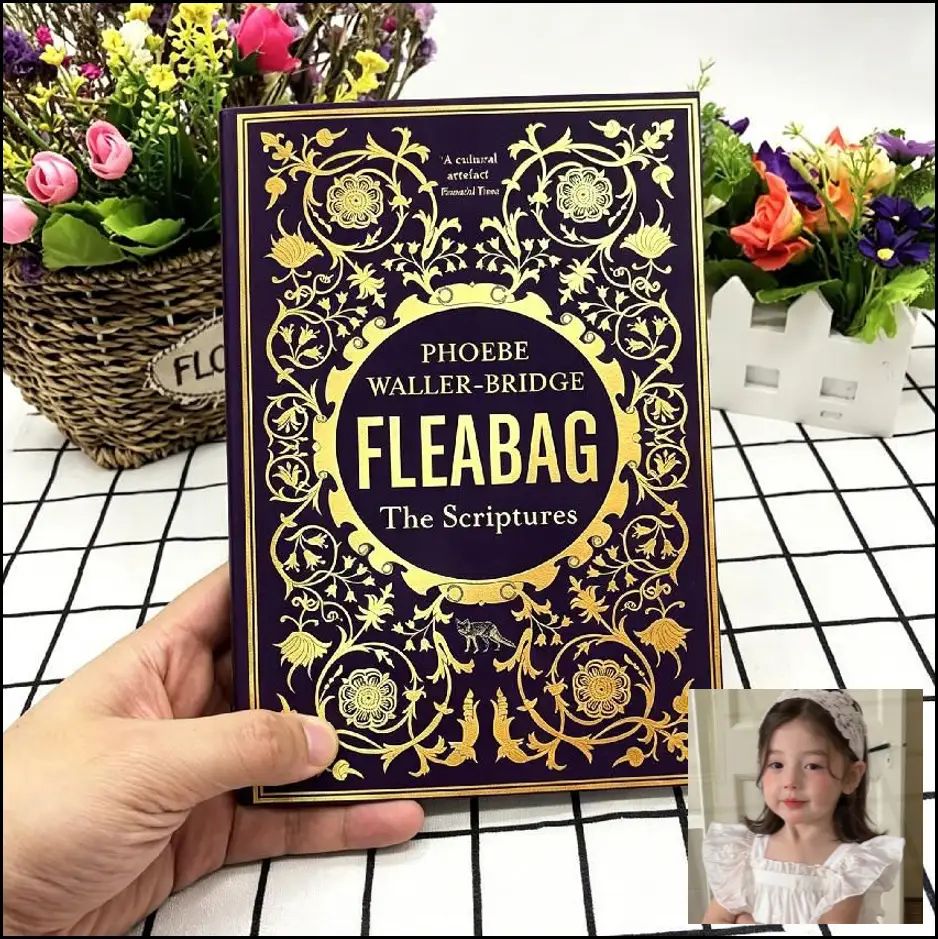 Книга Fleabag: The Scriptures сценарии сериала Флибэг от Phoebe Waller-Bridge, английский язык, мягкая обложка, графичес