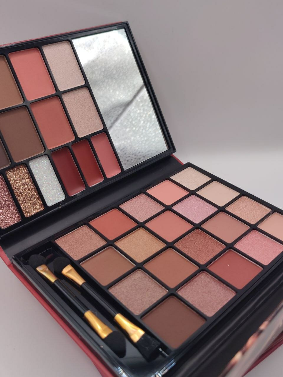 Тени для век в форме книги, с кисточкой, румянa, контринг, помада — фото 1