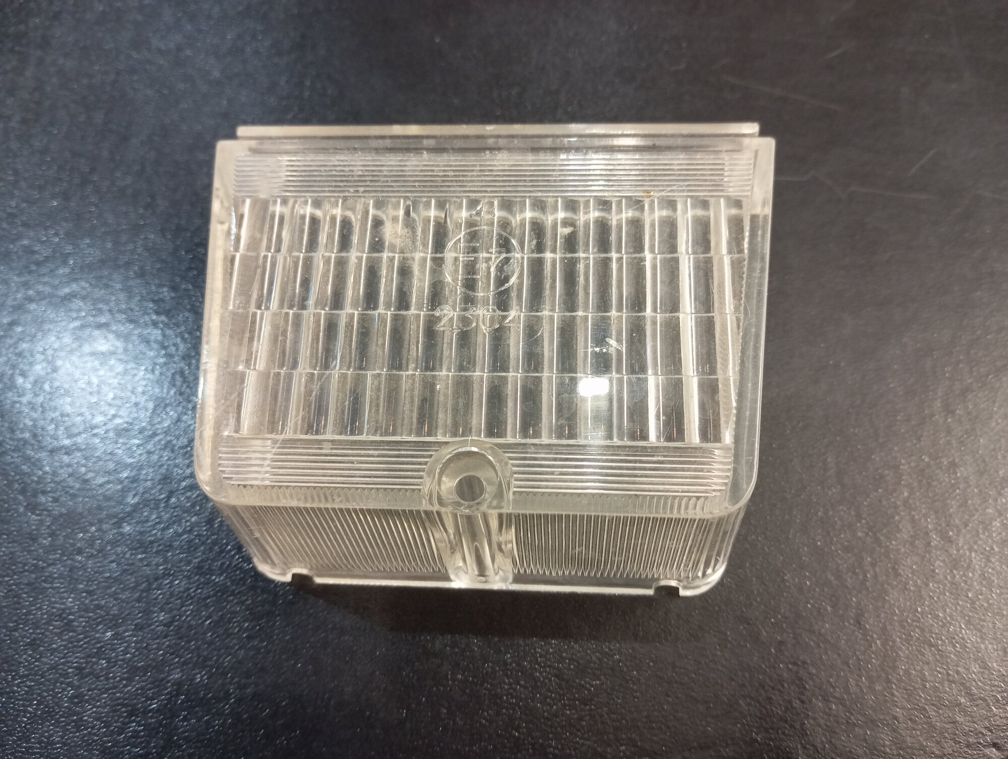 Стекло заднего фонаря на газ 24.