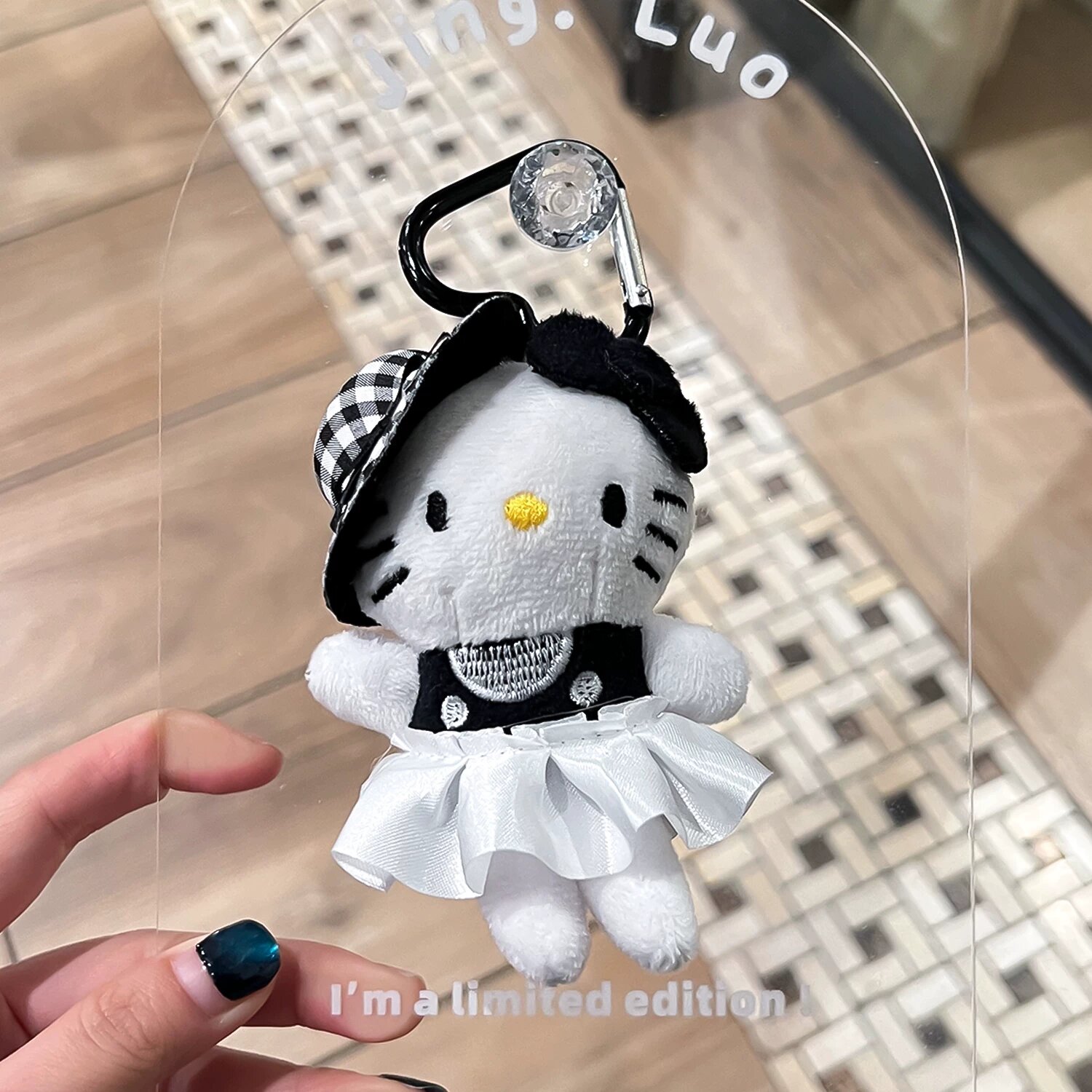 Белый платье с рисунком Hello Kitty автомобильный брелок - Милый модный аксессуар для женщин в подарок