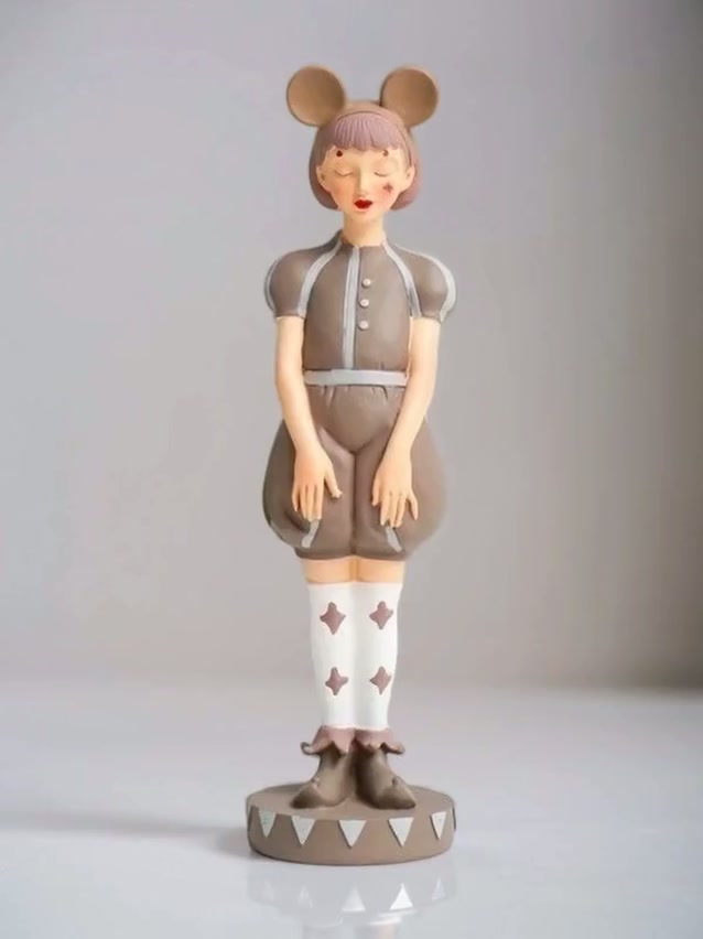 Статуэтка "Принцесса цирка", размер 28*7,5*7,5 см, полистоун, цвет бежевый — фото 1