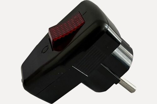 Изображение товара DORI Угловая вилка с выключателем и заземлением, черная, модель 16696, 16A 250V