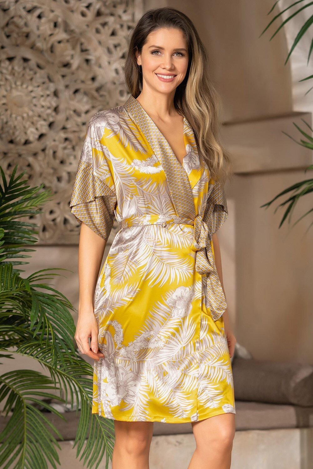 Халат MIA-AMORE укороченный, короткий рукав, пояс, размер L/XL, желтый, золотой - фотография № 1