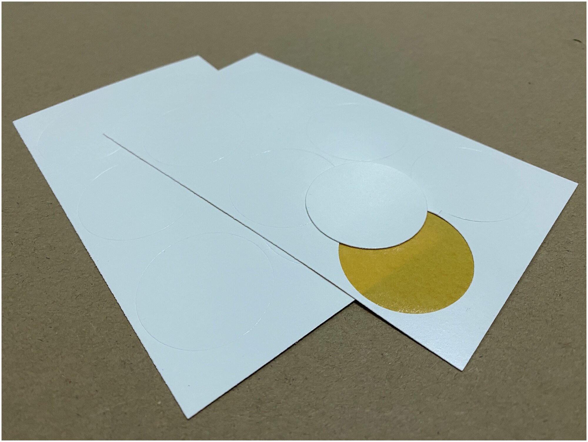 фото Заглушки мебельные PREMIUM d40mm самоклеящиеся (уп12) Белый