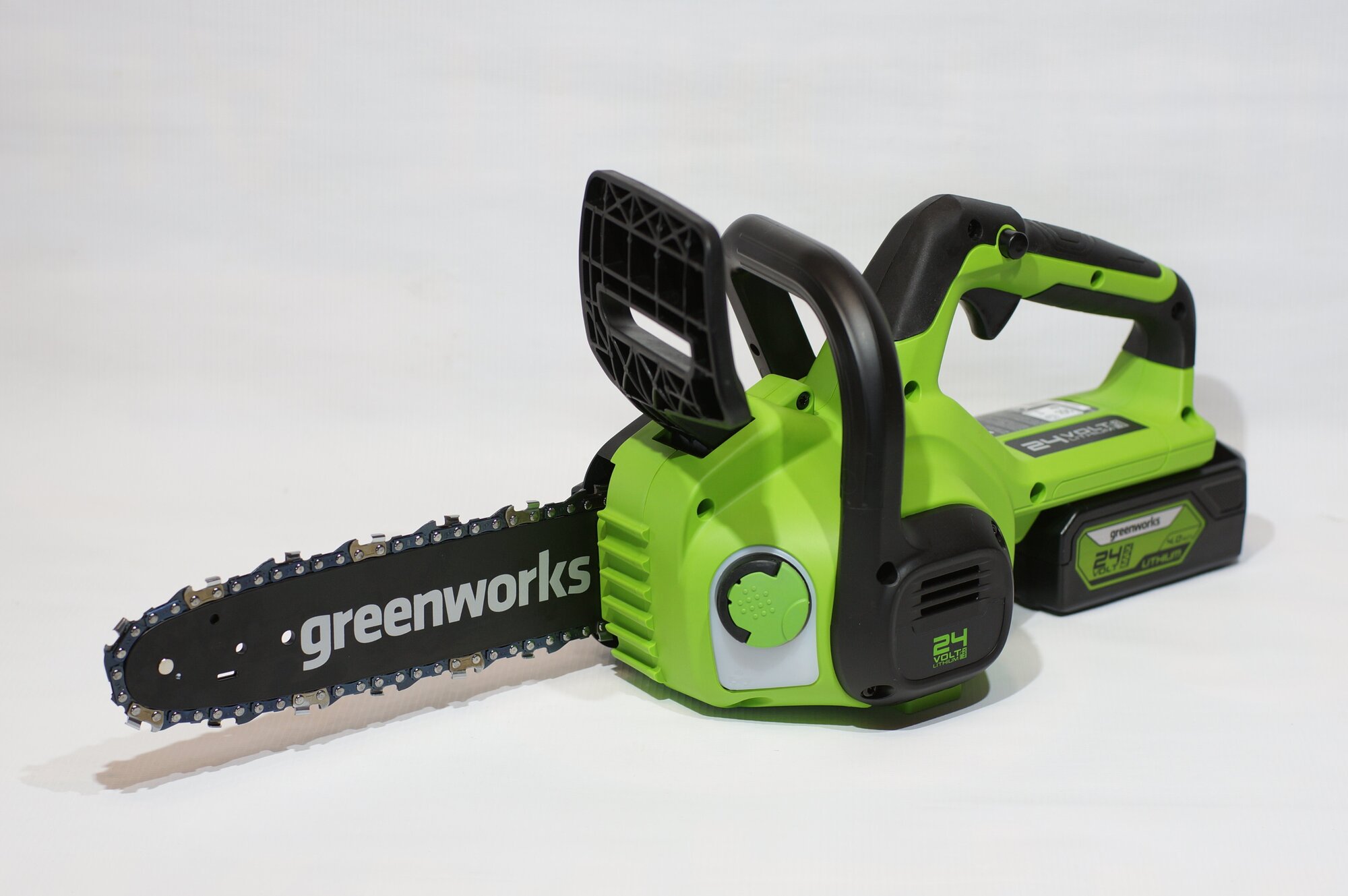 Цепная пила аккумуляторная Greenworks Арт. 2007007, 24V, 30см, бесщеточная, без АКБ и ЗУ - фотография № 10