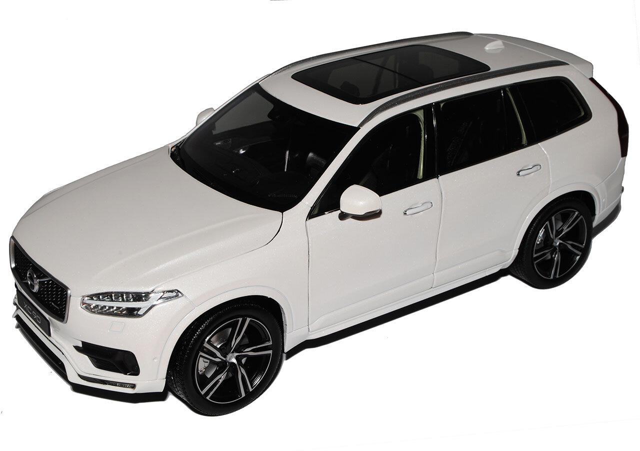 Модель машины 1:38 Welly Volvo xc90 43688 белый металл инерционная