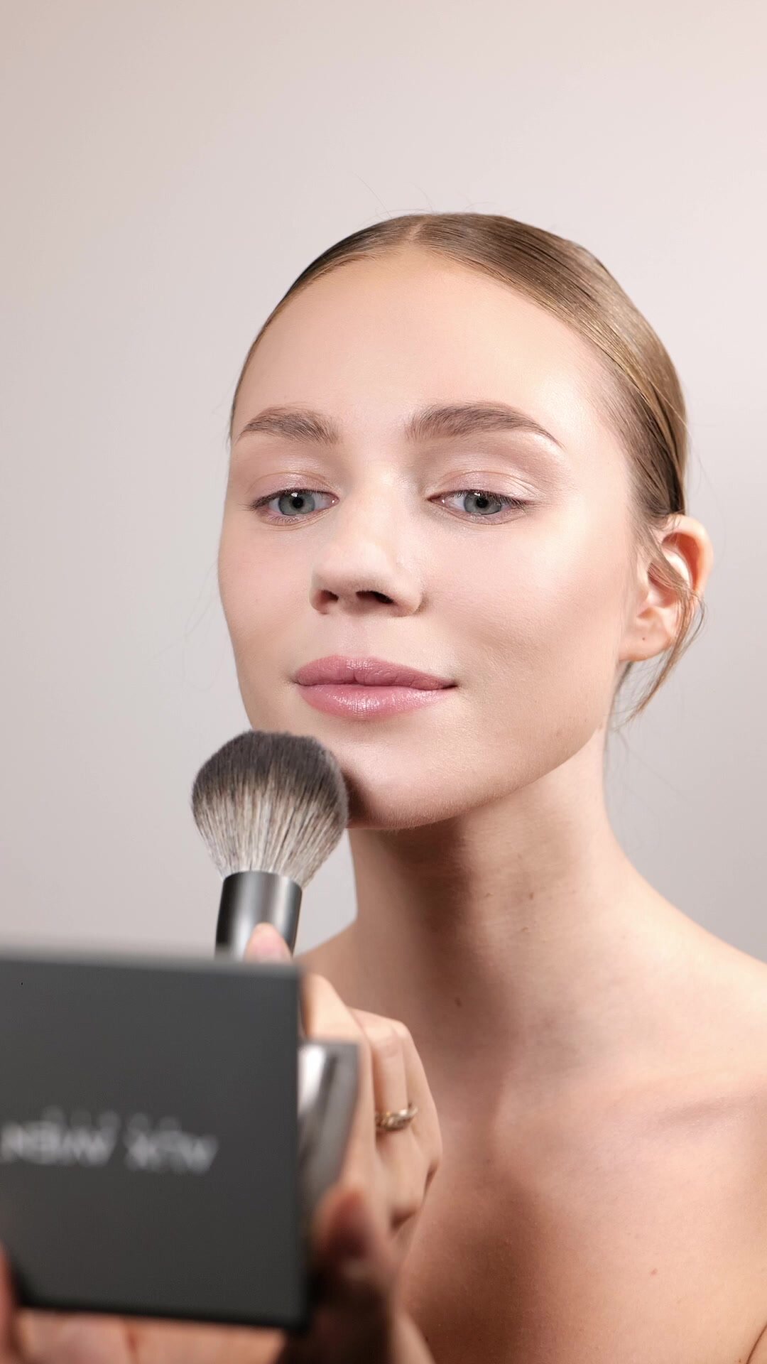 Пудра ALIX AVIEN Translucent Fix Powder 01 Matt, для всех типов кожи, матовая — фото 1