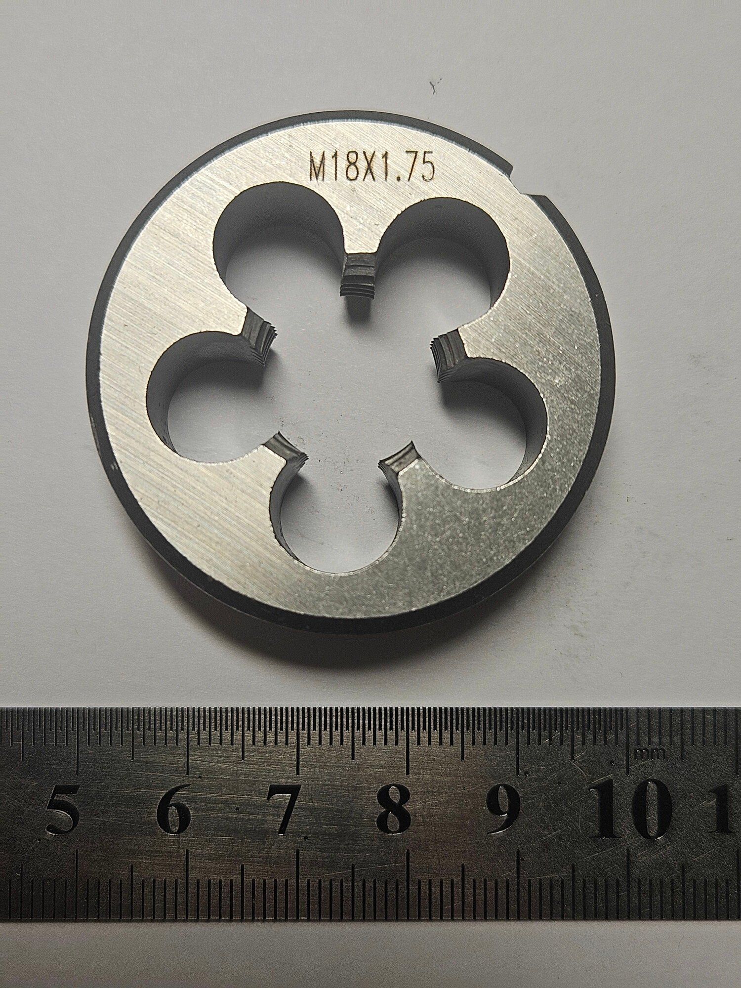 Плашка метрическая М18х1,75