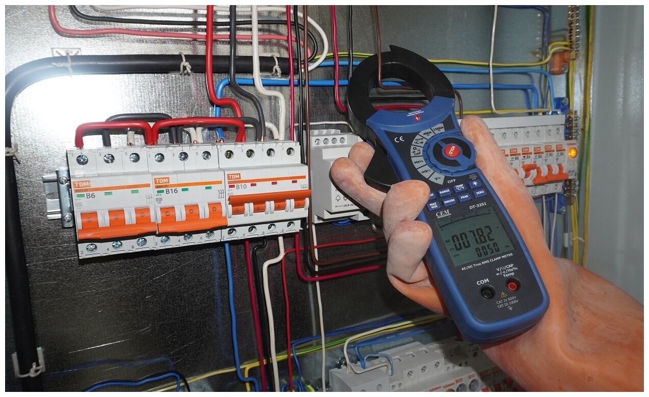 Клещи токоизмерительные проф. CEM DT-3351 для измерения постоянного и переменного тока